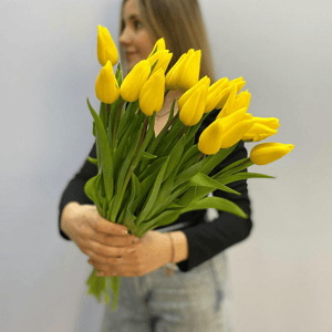 Букет «17 жёлтых тюльпанов под ленту»