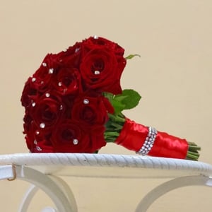 Букет невесты из роз "Страсть"