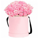 Розовая роза в шляпной коробке