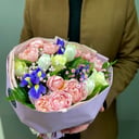 Букет «Весна» из роз и ирисов