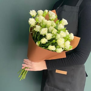 Букет из кустовой розы белой 9шт