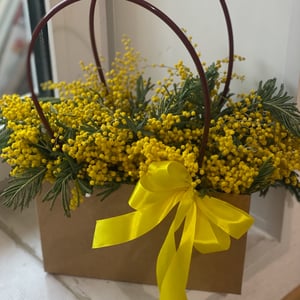 Коробка с цветами «Мимоза в сумочке»