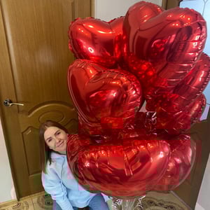 10 алых фольгированных шаров