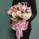 Шляпная коробка с цветами «Композиция Кустовых Роз»