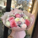 Букет «Весенние сны» из роз и гвоздик