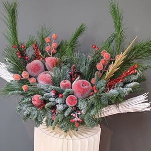 Композиция «Яблоки на снегу»