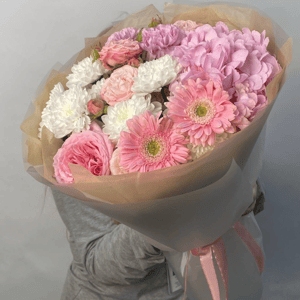 Букет для хорошего настроения из роз и хризантем