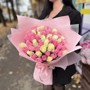 Букет «51 роза в бело-розовом цвете»