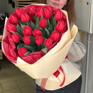 Букет «Алые тюльпаны»