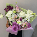 Авторский букет с хризантемой и эустомой