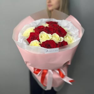 Букет «"Огонь и лед" красные и белые розы»
