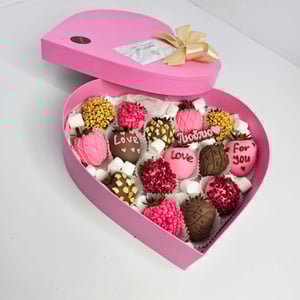 Клубника в шоколаде в сердце