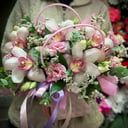 Коробка с цветами «Ритмы фламенко» из эустом и альстромерий