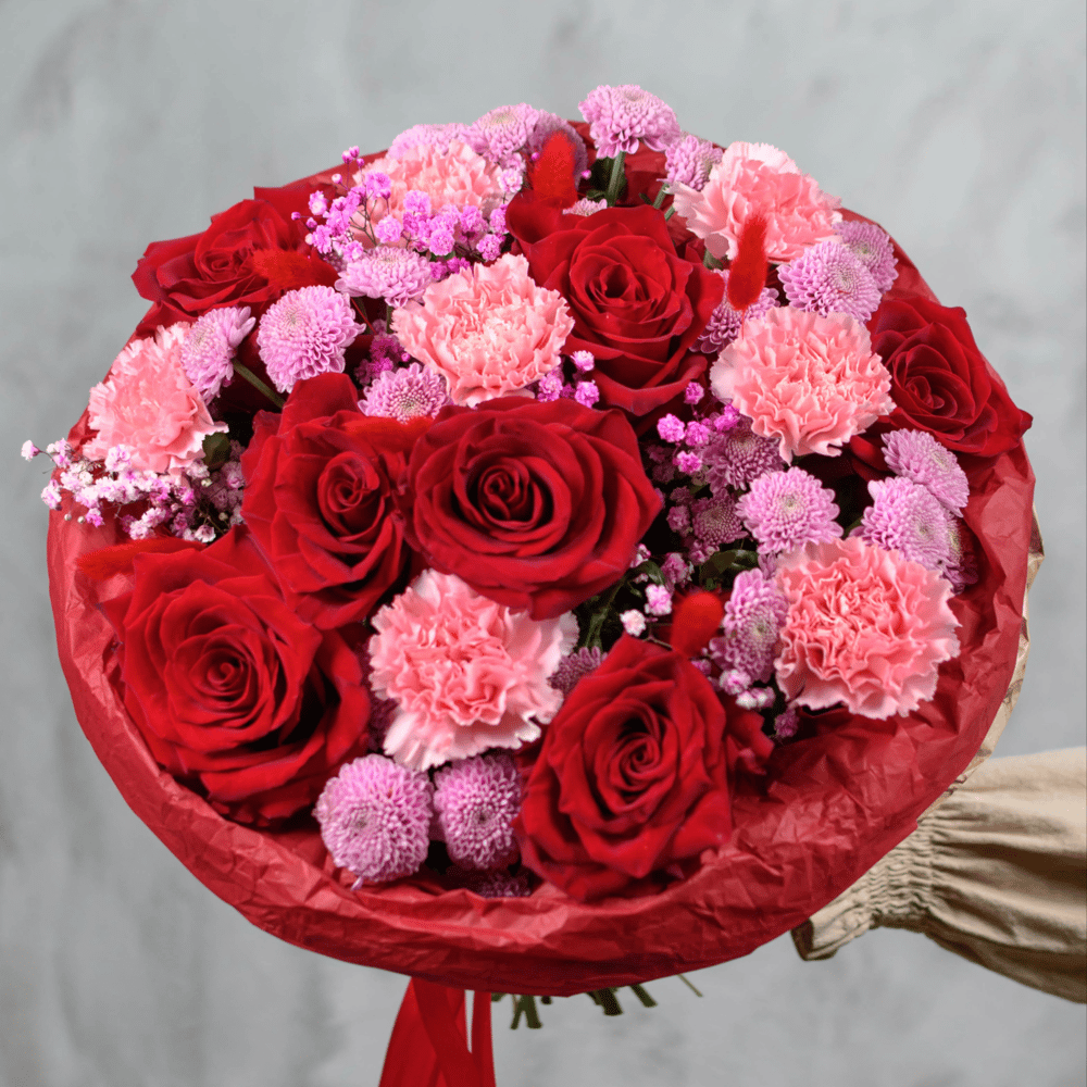 Яркий букет на День матери L с розами