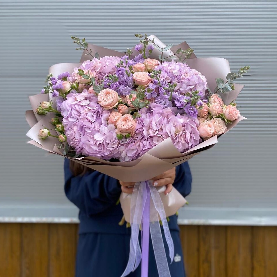 Лавандовый букет с пионовидной розой