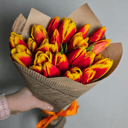 Букет из 21 красно-желтого тюльпана