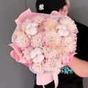 Букет из кустовых хризантем и сухоцветов