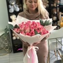 Букет «29 элитных роз с эвкалиптом»