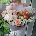 Букет «Карамелька» из роз и пионов