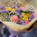 Букет «Карамелька» из гвоздик и роз