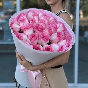 Букет из 25 розовых роз