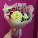 Букет «Юной леди» из хризантем и гвоздик