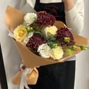 Авторский Букет с хризантемой из роз и эустом