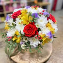 Коробка с цветами «Яркий акцент» из альстромерий и эустом