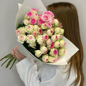 Букет «Моно из кустовых пионовидных роз»