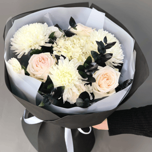 Авторский букет Воздушный 1139 из гвоздик и гортензий