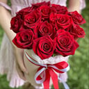 Шляпная коробка с цветами «Юнона» из роз