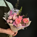 Букет «Стильное признание» из роз и эустом