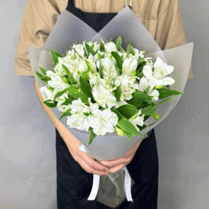 Букет «11 белоснежных альстромерий в упаковке»