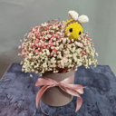 Шляпная коробка с цветами «Гипсофила с пчелкой»