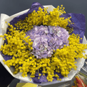 Букет с гортензией и мимозами