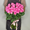 Букет из розовых роз под ленту