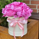 Шляпная коробка с цветами «Первый поцелуй» из пионов