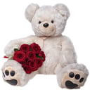 Милый медвежонок из роз