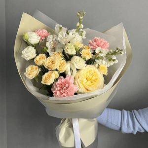 Авторский букет "Персиковый зефир" из эустом и роз