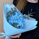 Голубая гортензия в букете