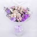 Букет «Таинственный сад» из калл и хризантем