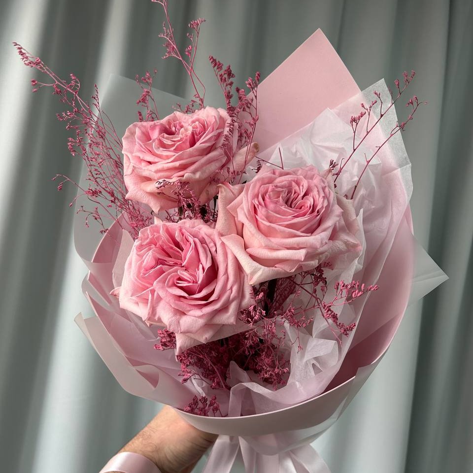 Букет «Ароматные розы в стильной упаковке»