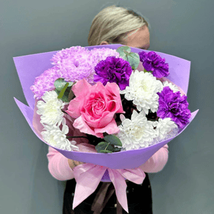 Букет «Композиция из французской розы и хризантем»