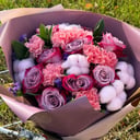 Букет из розы, гвоздики, хлопка и статицы