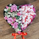 Подарочный набор «Коробка-сердце Sweet Flowers» из роз и хризантем