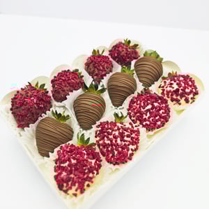 Набор 12 клубник в шоколаде для любимой