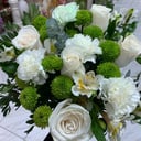 Букет «Нежное чудо» из роз и хризантем