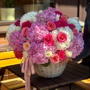 Корзина с цветами «Облако гортензий»