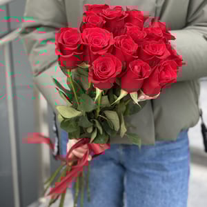 Букет из 15 красных роз