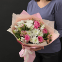 Сборный букет из хризантем, альстромерии